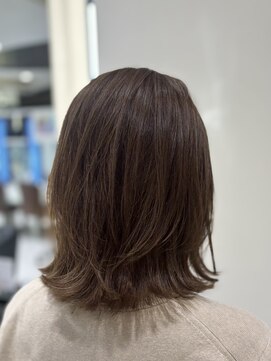 エアー 銀座タワー(AIR) 外ハネ　簡単スタイリング　白髪ぼかし