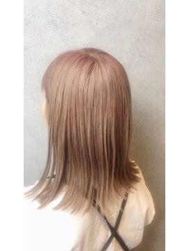 ヘアサロンM 新宿 桜色ベージュピンク
