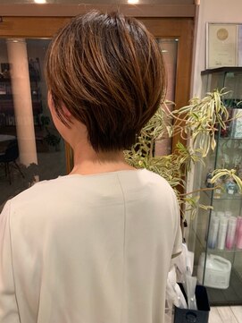 シー 岡崎(,SHE) 丸みショート