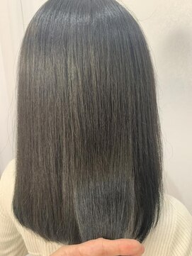 エスカーラ 表参道(THE ESCALA) ネイビーブルージュでお洒落color【タビラマユミ】