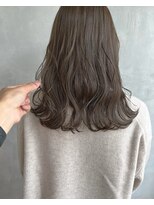 キチ(kichi.)&nbsp;[kichi.] セミロング×オリーブグレージュ
