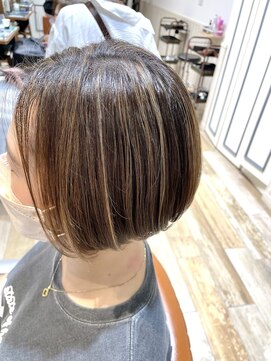 ネオリーブエム(Neolive em;) ハイライト×重めスタイル