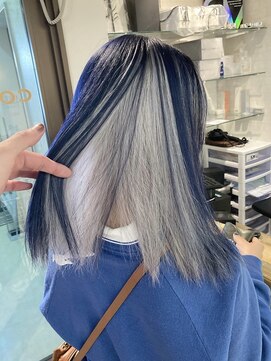 コワファーストナガサキシャンプーボーイ(COIFF1RST NAGASAKI SHAMPOO BOY) インナーカラー ネイビーブルー×ホワイト