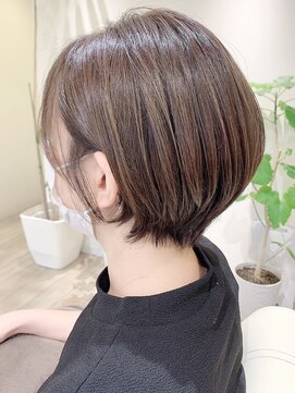 アイ(I.) 【 Ｉ. 】30代からの襟足すっきり前下がりショートボブ　川口