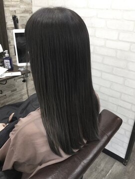 ハサミバイアトリエナガノ 千葉(8sami by atelier nagano) ショートボブ/センターパート/ツヤ髪/グラデーション/イヤリング