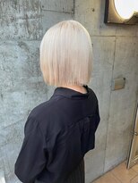 ホワイトベージュ　デザインカラー　ハイライト　インナーカラー