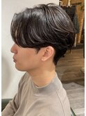 前下がりセンターパートスタイル