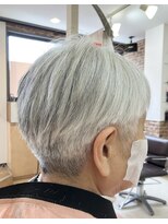 カットハウス はさみの部屋&nbsp;大人ショートレイヤー/グレーヘア/マッシュ/刈り上げ/アシメ前髪