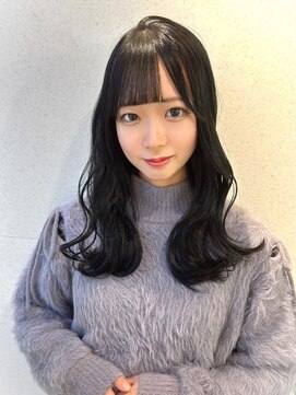 ユーフォリア 渋谷グランデ(Euphoria SHIBUYA GRANDE) 艶感　ダークカラー　ぱっつん前髪　顔周りカット　ロングヘア