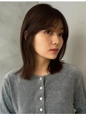 顔まわりレイヤー　ミディアムヘア　赤み消しカラー