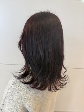 ヘアメイクアン(Hair Make Une) プライマリーカラー ボルドールビー 外はねスタイル