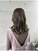 透明感ブリーチなしカラーベージュ×大人可愛いくびれミディ