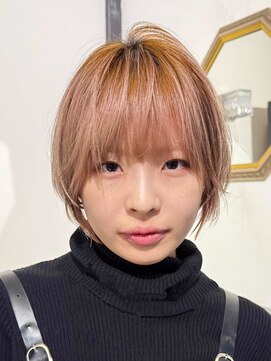 ナービス(NARVIS) ダブルカラー/ピンクベージュ/ショートボブ