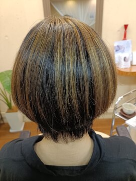 エクリュ ヘアーデザイン(Ecrue HAIRDESIGN) ダブルカラー、ショートボブ