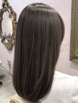フッタ(Futta)&nbsp;ダークグレージュ×ミディアムヘア【新宿】【西武新宿駅】
