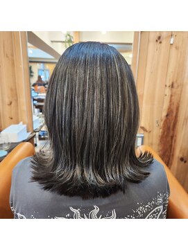 エルムトウキョウ(ELM Tokyo) アッシュグレーの白髪ぼかしハイライト☆