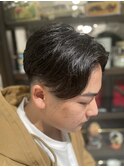 センターパート×フェードカット