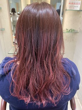 エム インターナショナル 白岡 キュート(EMU international CUTE) 柔らかさ引き出すピンクカラー