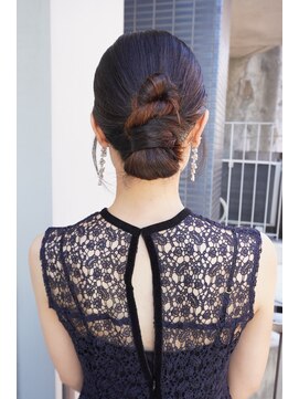 シィーム(cime) お呼ばれヘア タイトヘア