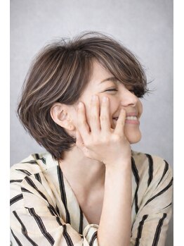 クレイン バイ パプスドコワフュール 宝塚中山寺(Crane by Pap'sde coiffeur)の写真/明るめでもしっかり染まるグレイカラーで自然な髪色をキープ☆人気の白髪ぼかしハイライトもおすすめ！