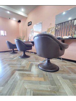 ヘアーガーデン ティップ(Hair garden Tip)の写真/【倉敷/茶屋町/早島】女性StaffのみのプライベートSalon。シックな外観の中は居心地の良い空間が広がります