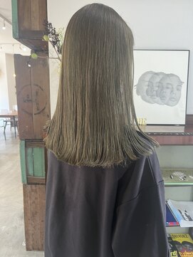 ヘアーアイストゥーレ(HAIR ICI TRE) オリーブベージュ ブリーチなしダブルカラー オシャレ ロング