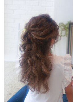 ヘアセットサロンシャルメ 梅田店(Hair Make Salon CHARMER) ルーズ感が可愛いカジュアルハーフアップ