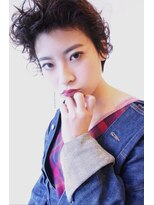 ブーケ(BOUQUET)&nbsp;ショートカット アップバング ポンパドール 赤リップ