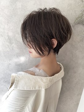 アヴァロン(AVALON) 30、40代にオススメ！絶壁解消×束感くびれショート×イルミナ