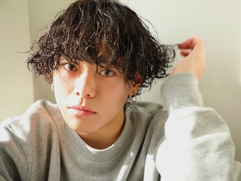 ヨロヘアー(YOLO hair)の写真/【なんば駅すぐ◇平日10時～21時まで営業】忙しい方にも嬉しいスピーディーな施術♪