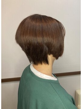 美容室 M 明るめグレーカラー前下がりボブ