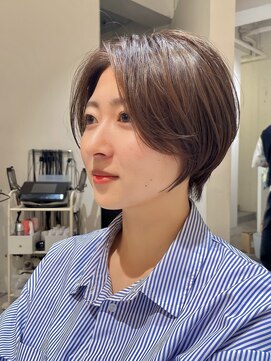 ストレータ バイ マリオ(Strata by mario) ［横山］前髪長めの小顔ショート