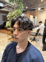 外国人風スパイラルカーリーパーマのセンターパート　2 【影山】