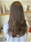 透け感たっぷりなオリーブベージュ
