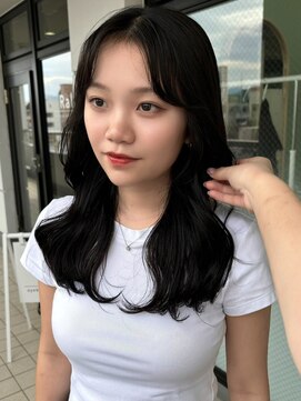 イロウ 天神大名店(IROW) レイヤーカット　くびれ　センターパート　アッシュ【天神大名】