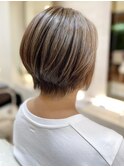  本八幡×ハイライト×似合わせショート×白髪ぼかし