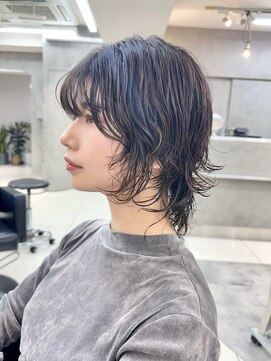 ヴェイン 渋谷(vain) レイヤーカットミディアムウルフパーマグレージュカラー