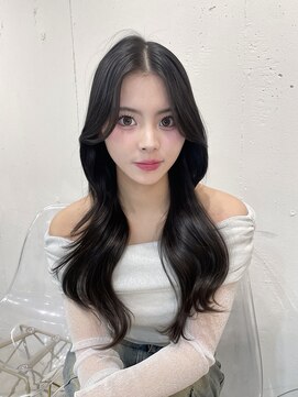 ルームバイシー 新宿(Loom. by Sea) □ 大人ガーリー×ダークアッシュ[似合わせカット/ミディアム]