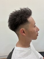コウ(KOH) ぶったパーマ×フェードスタイル