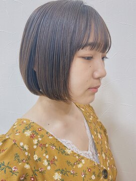 ルーツマーチン(ROOTSmartin) コンパクトでゆるやかな前下がりボブ