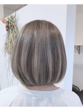 ホワイト(WHITE) 明るめバレイヤージュカラー