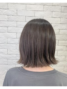 ルチナ 秦野(Lucina) きりっぱなしボブ/ハイライト/グレージュ