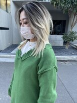 ホワイトベージュ　ハイライト　インナーカラー　ケアブリーチ
