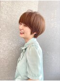 大人かわいいマッシュショート　美髪　ネビージュ