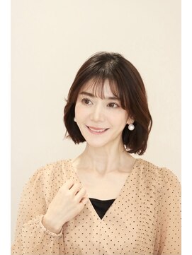 アンベリールフルー(EMBELLIR fleur) 華やかニュアンスカーリーボブ　３０代４０代５０代　青山表参道