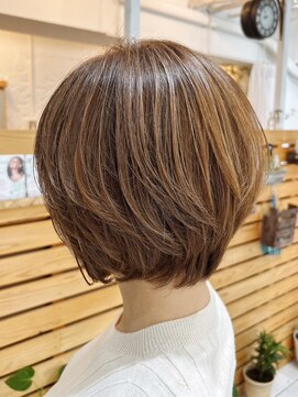 コンフィープラス(comfy plus) 20代30代40代ブリーチなし◎ミルクティベージュくびれショート