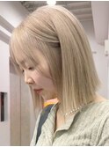 ホワイトグレージュ[新宿駅/ホワイトブロンド/イメチェン/美髪]