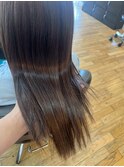 うるツヤ質感で魅せる、大人のきれいめロング/髪質改善