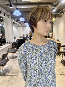 ダンボ(DUMBO) 耳にかかるショートカット