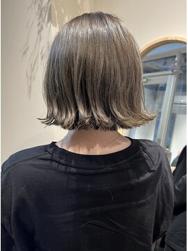 エディ(eddie) 【eddie】透明感グレージュボブ